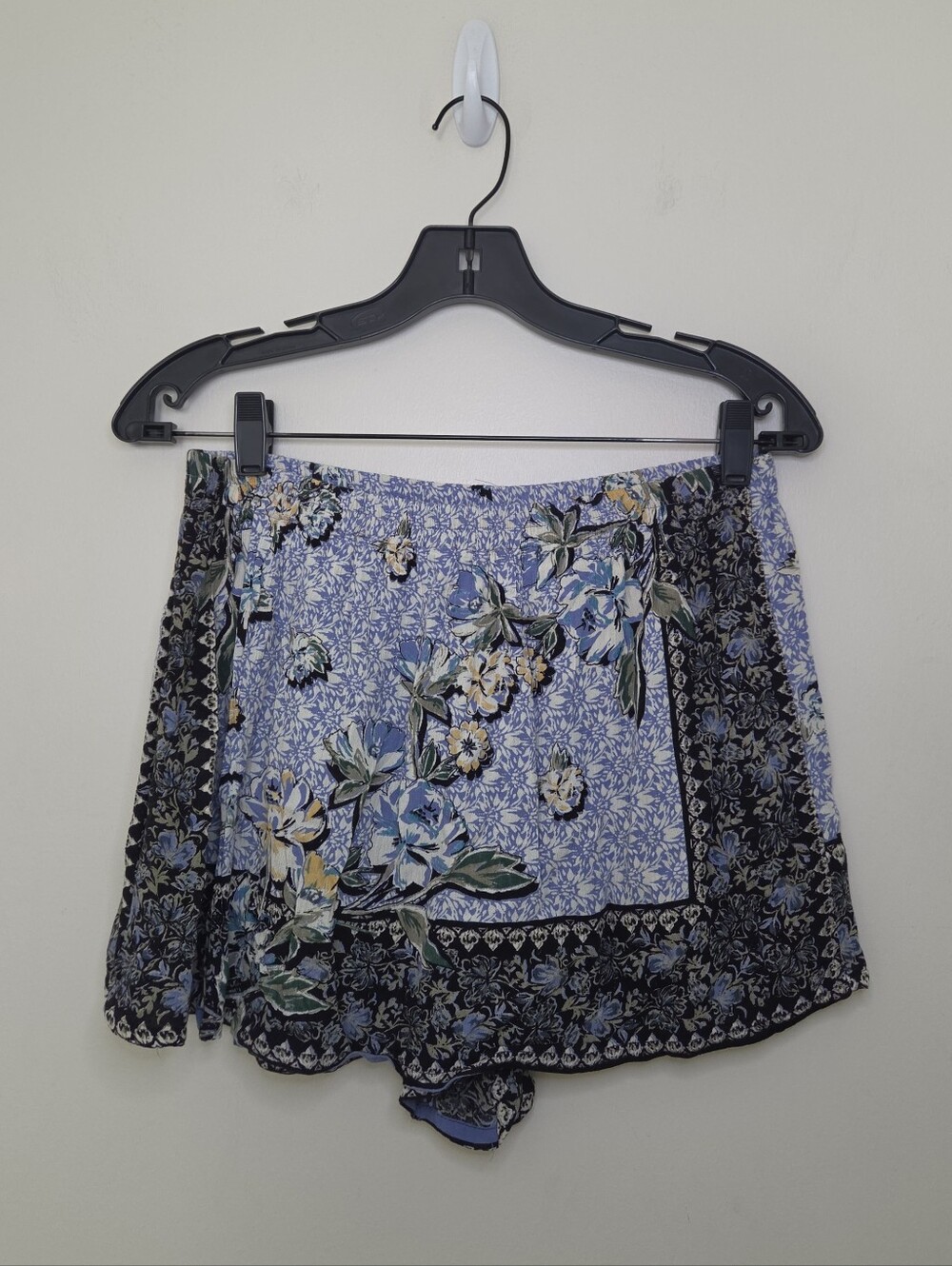 Women's Angie Stretch Waist Boho Shorts Sz Large